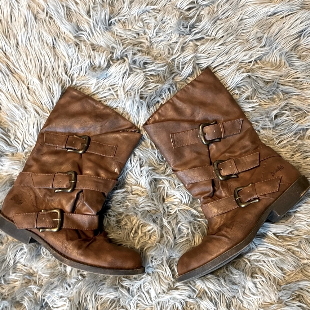 Blowfish Leather Shin Side Zip Boots in Womens size 8
